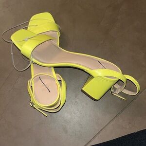 Neon yellow Wild Fable short block heels, size 8, never worn!